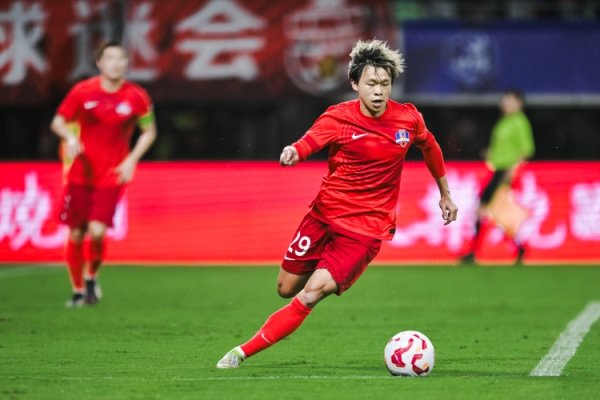 半岛晨报：中超倒数第二轮赛事  未同时开球，中超赛程再受诟病